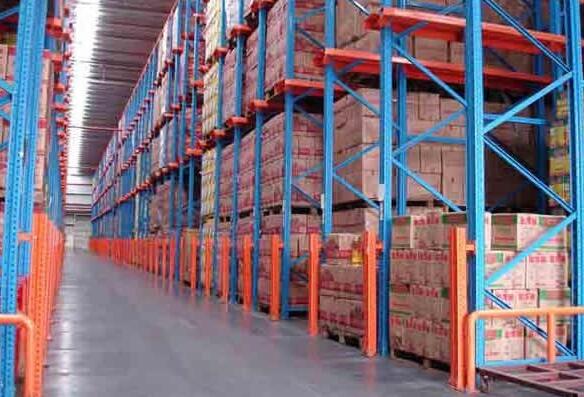 仓库货架铺木板与钢板的区别 仓库货架铺木板与钢板的区别